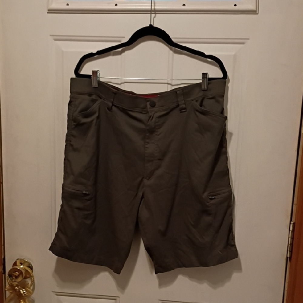 Wrangler Men's Dark Olive Cargo Shorts
